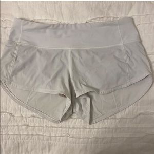 white Lululemon speed-up shorts 2.5”